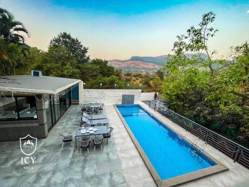 Icy Villa Lonavala - 4BHK Villa With Pool and Mountain View