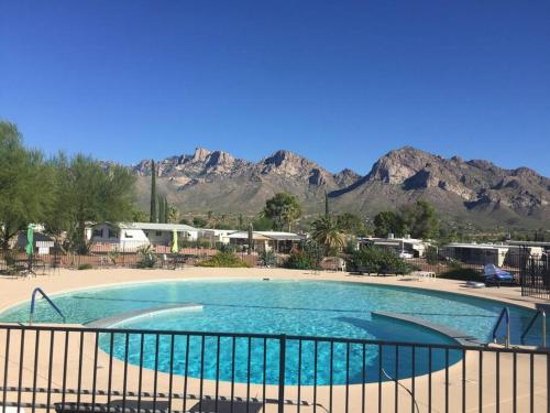 Active 55+ community in the Heart of Oro Valley