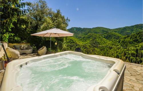 Peldbaseins, Beautiful Apartment In Carcheto Brustico in Piedicroce