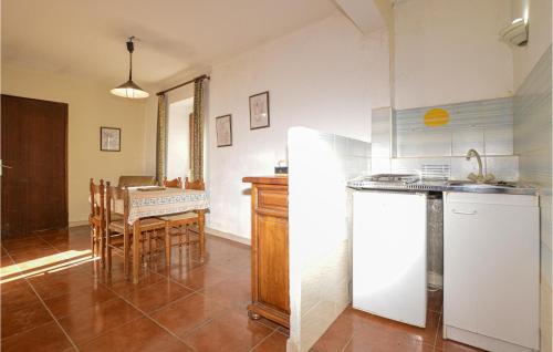 virtuve, Beautiful Apartment In Carcheto Brustico in Piedicroce
