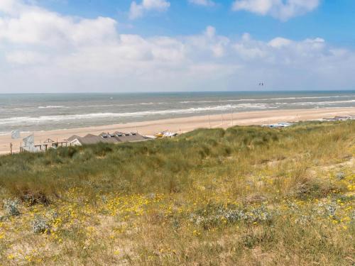 Comfortable Cottage by the Beach in Egmond