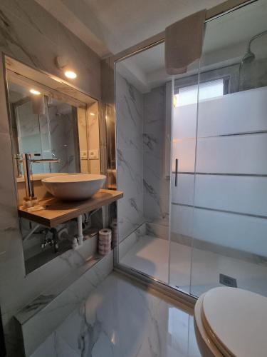 Fürdőszoba, Albergo Casa Peron near Grassi Palota