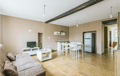 Gorgeous Home In Galicia in 薩維尼奧聖士提反里巴斯美濃