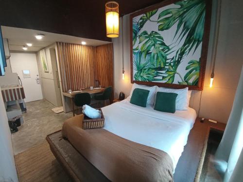 The Staycation - Serviced Rooms Manila