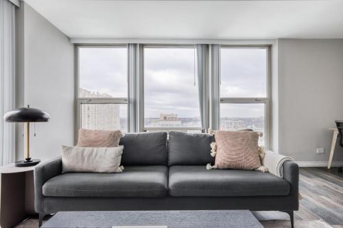 Edgewater 1br w gym deck lounge nr L CHI-918 thumb 2