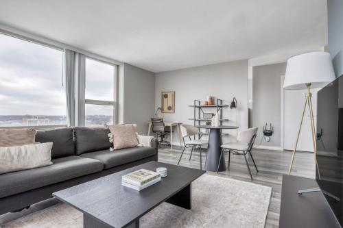 Edgewater 1br w gym deck lounge nr L CHI-918 thumb 3