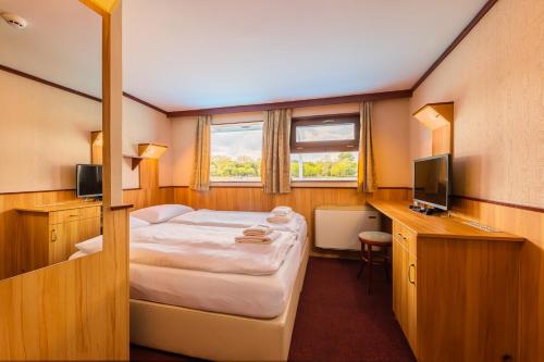 Fortuna Boat Hotel Budapest Room Type - Standard Cabin on Boat with River View Fortuna Boat Hotel Budapest Room Type - Standard Cabin on Boat with River View
