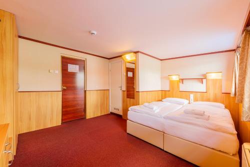 Fortuna Boat Hotel Budapest Room Type - Standard Cabin on Boat