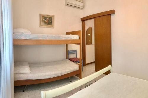 One-Bedroom Apartment image 7