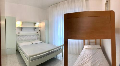 One-Bedroom Apartment image 4