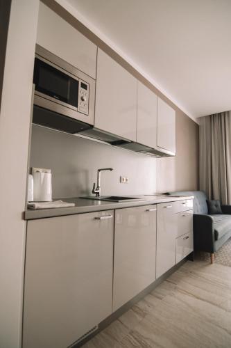 Kitchen, Merepargi ApartHotel & Cafe in Narva-Joesuu