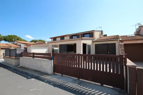 Villa climatisée, 4 couchages, 2 chambres, véranda, Résidence LES TAMARIS, accès payant pour les piscines, wifi, PORTIRAGNES PLAGE LRTAML9 - Location, gîte - Portiragnes