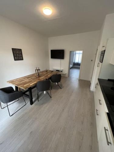 E02 ca65qm große 3 Zimmer Apartment für 5 Per