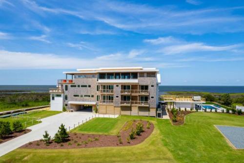 New Modern Waterfront Home w Saltwater Pool