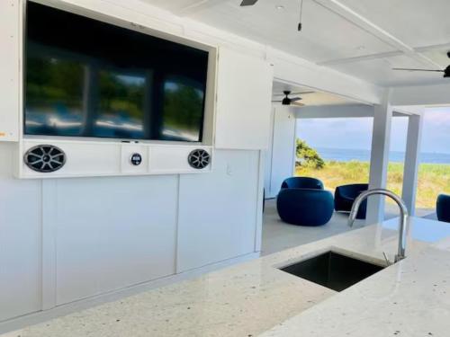 New Modern Waterfront Home w Saltwater Pool detail