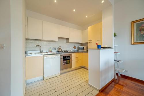 virtuve, GuestHost - Genoa Sturla Comfy Apartment in Albaro