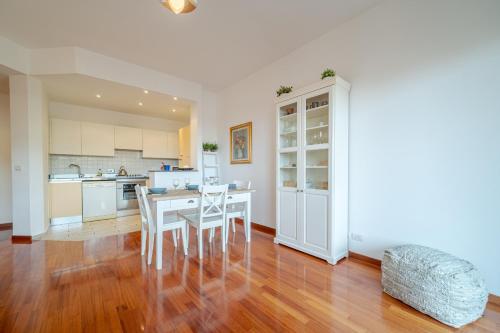 virtuve, GuestHost - Genoa Sturla Comfy Apartment in Albaro