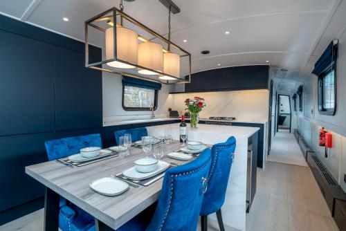 Elegant houseboat near Canary Wharf, Londyn (zdjęcie 5)