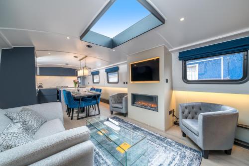 Elegant houseboat near Canary Wharf, Londyn (zdjęcie 2)