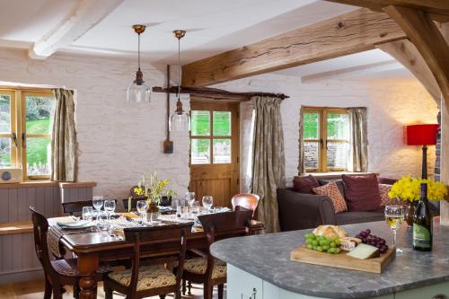 Udvendig, Stone House in Bishopstone