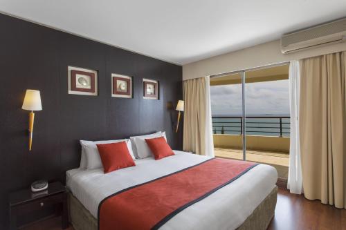 One-Bedroom Apartment image 3