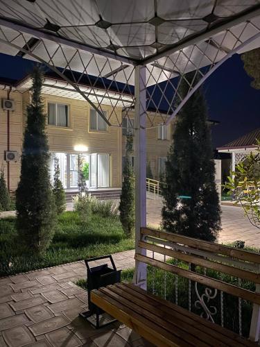 Kert, Tarmita Plaza near Termez repülőtér