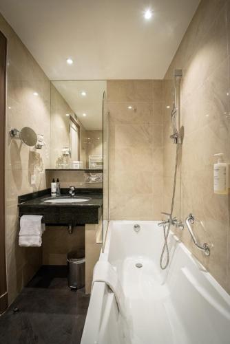 room detail thumbnail 2