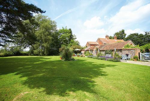 Exterior view, Pear Tree Cottage Norfolk in Wickmere