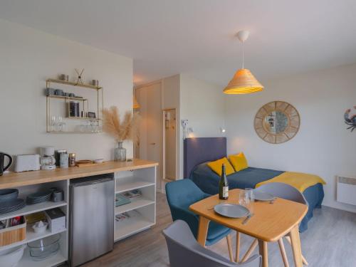 Apartment Les Cormorans by Interhome