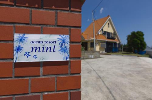 ocean resort mint オーシャンビューを満喫!かわいい三角屋根の三階建て貸切別荘