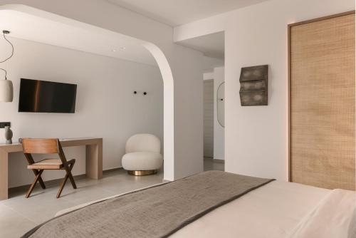 1 queen bed, 1 sofa bed