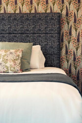 2 twin beds