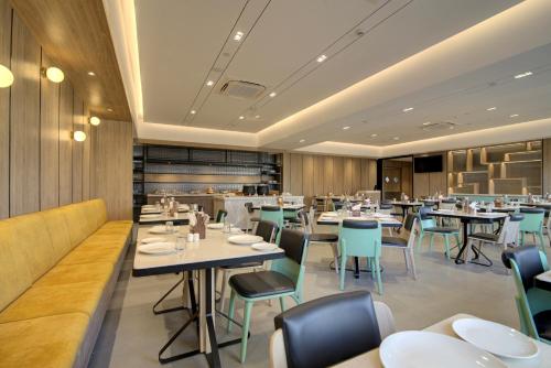 ห้องอาหาร, 7 Apple Hotel Tonk Road, Jaipur in สนามบินไชยปุระ