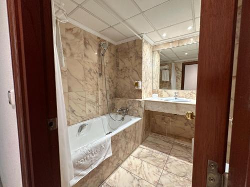 room detail thumbnail 2