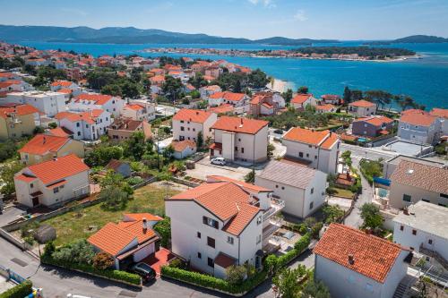 Apartments Maretic - image 10