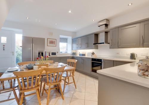 設施, Samphire Barn in 察德