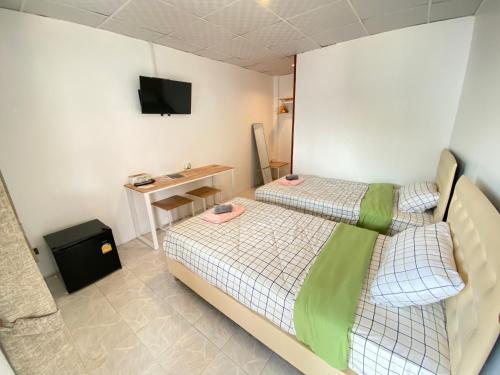 Baan Hall Hostel Room Type - Twin Room with Private Bathroom