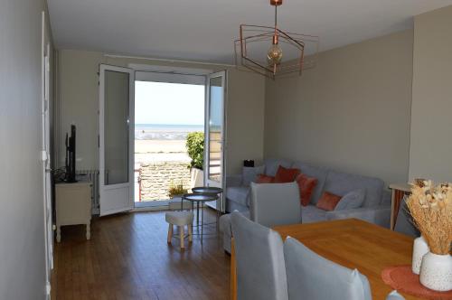 L'Estran - maison sur la digue avec vue mer, Courseulles-sur-Mer