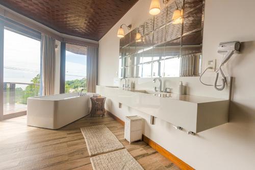 화장실, La Pedrera Small Hotel & Spa in 아제다 앤 아제지냐 비치스