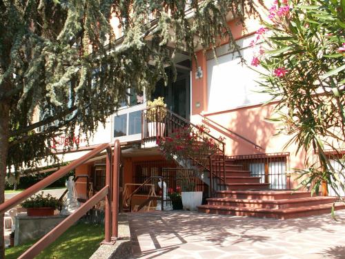 入口, 埃斯佩里亞酒店 (Albergo Esperia) in 薩爾索馬焦雷泰爾梅