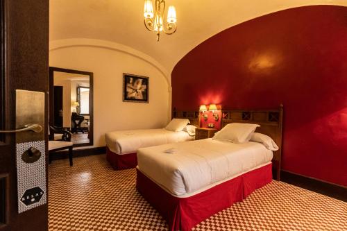 Hotel Rural Olivenza Palacio - Tap to explore photos