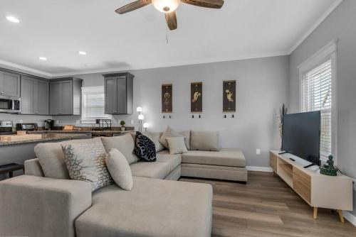 Perdido-Parks, Beaches & Close to Downtown 3BR-2BT