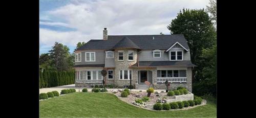 Historical Oscar Lofquist house in the heart of Des Moines