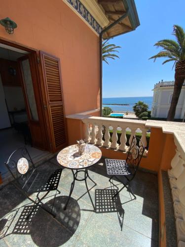 Deluxe Double Room with Balcony and Sea View