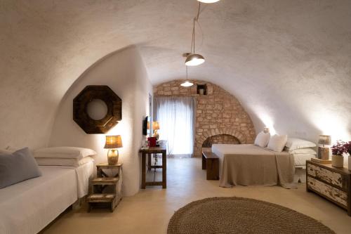 1 king bed, 1 twin bed