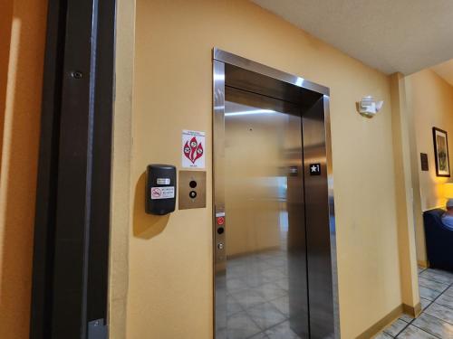 Quality Inn - image 6