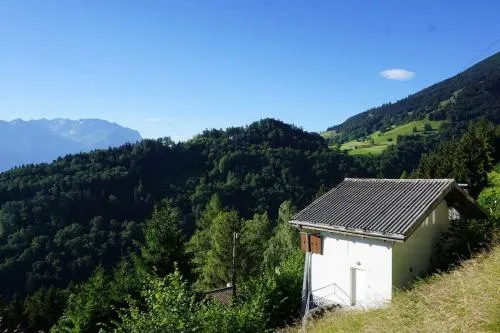 HERZLI-CHALET über dem Rheintal mit Schlossblick in Werdenberg, Schweiz