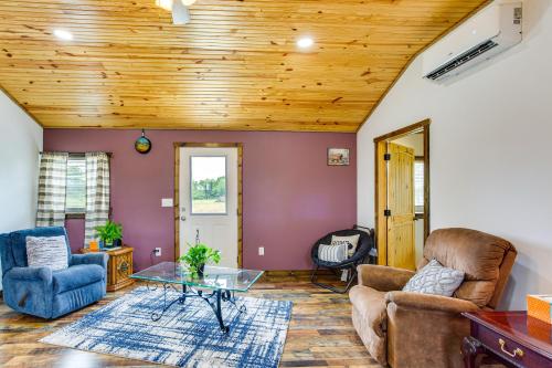 Northeast Texas Vacation Rental about 6 Mi to Commerce in Commerce, USA