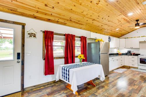 Northeast Texas Vacation Rental about 6 Mi to Commerce in Commerce, USA