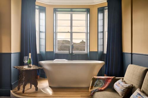 The Tongue Hotel, by Highland Coast Hotels in Тонг